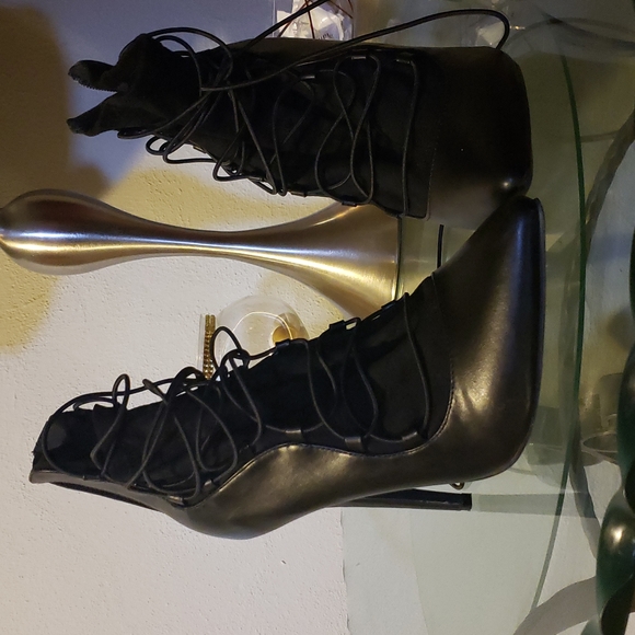 Shoe Dazzle Shoes - Black booties